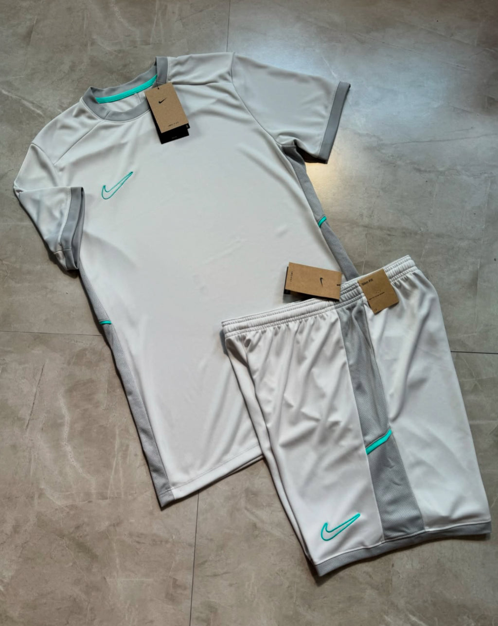Conjunto Nike DRI-FIT ( ice frozen )