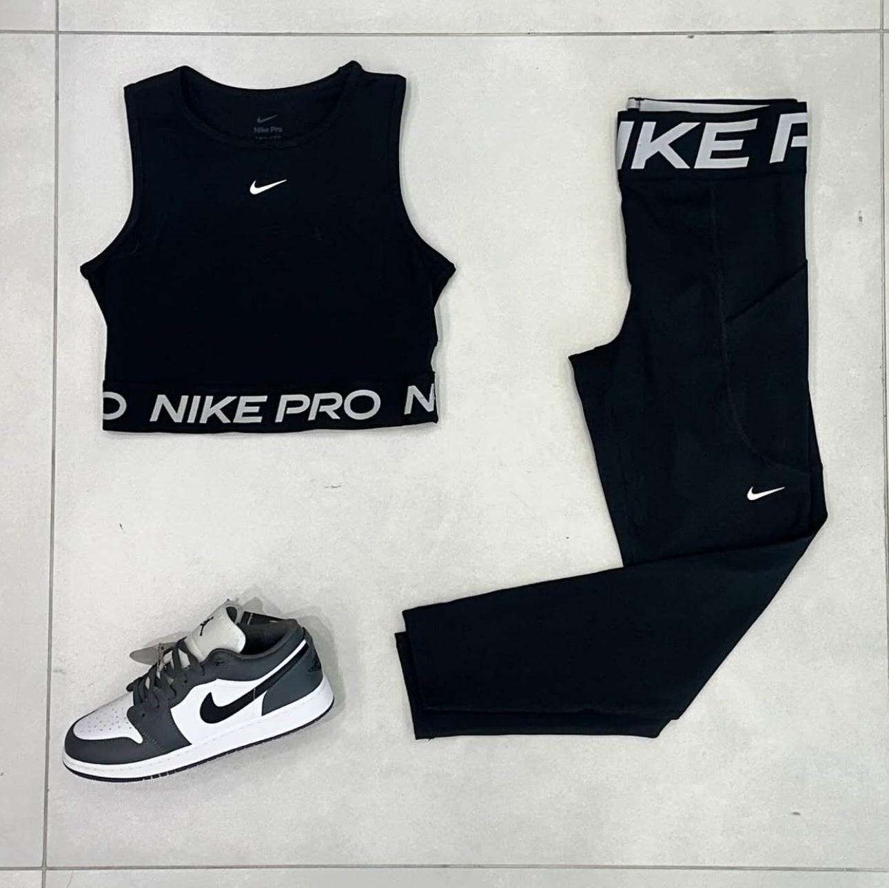 Kit Feminino Nike Pro + Air Jordan Low