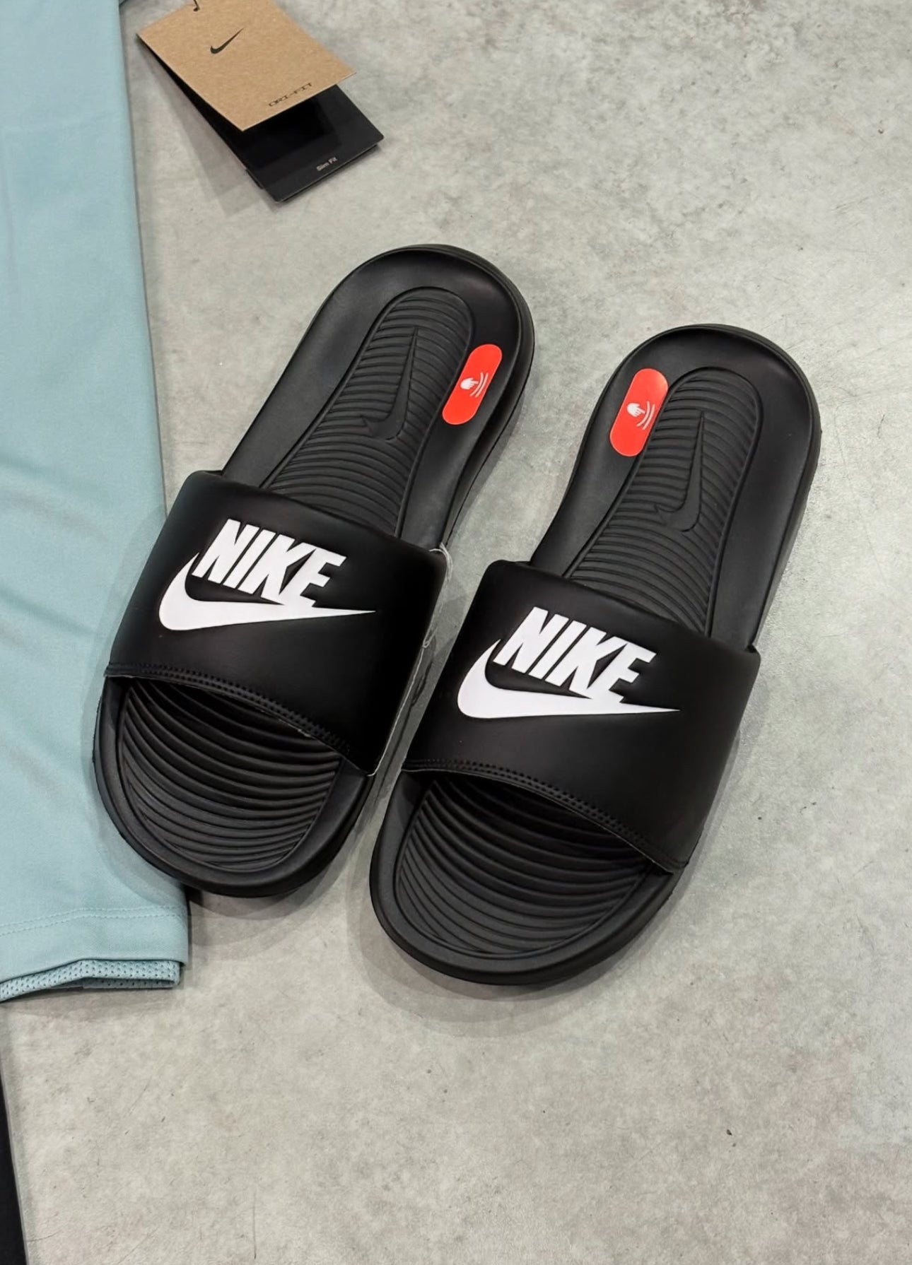 Kit Academy + Chinelo Victori One