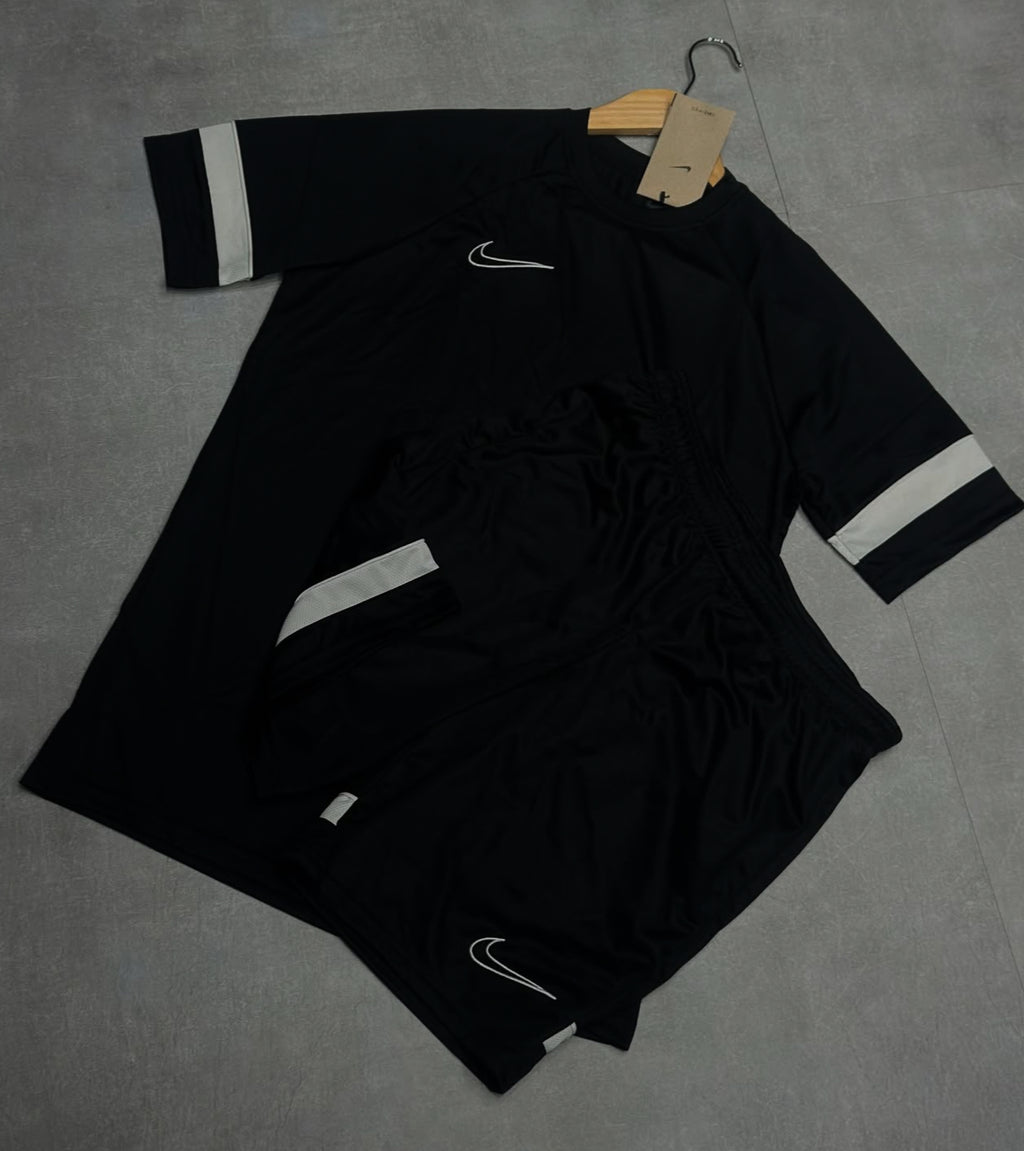 Conjunto Nike DRI-FIT Academy