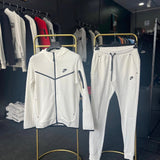 Conjunto NK Tech Fleece Branco