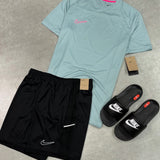 Kit Academy + Chinelo Victori One