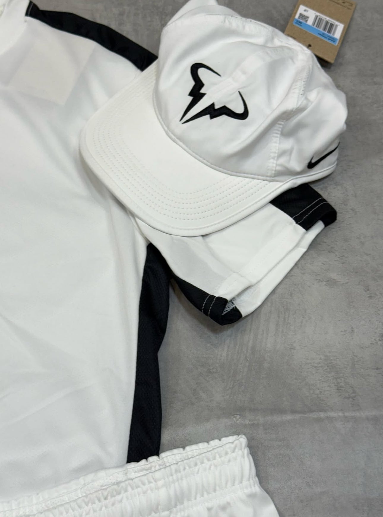 Kit Nike Academy + Boné Nadal + Chinelo Victori One