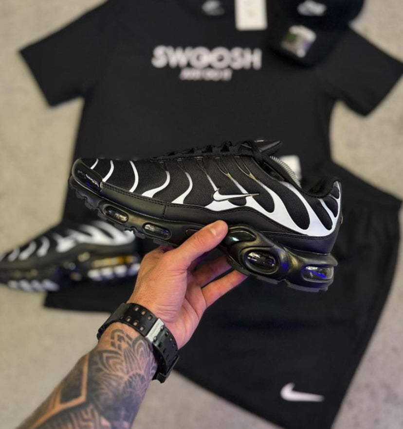 Kit Nike + Air Max Plus + Perfume brinde