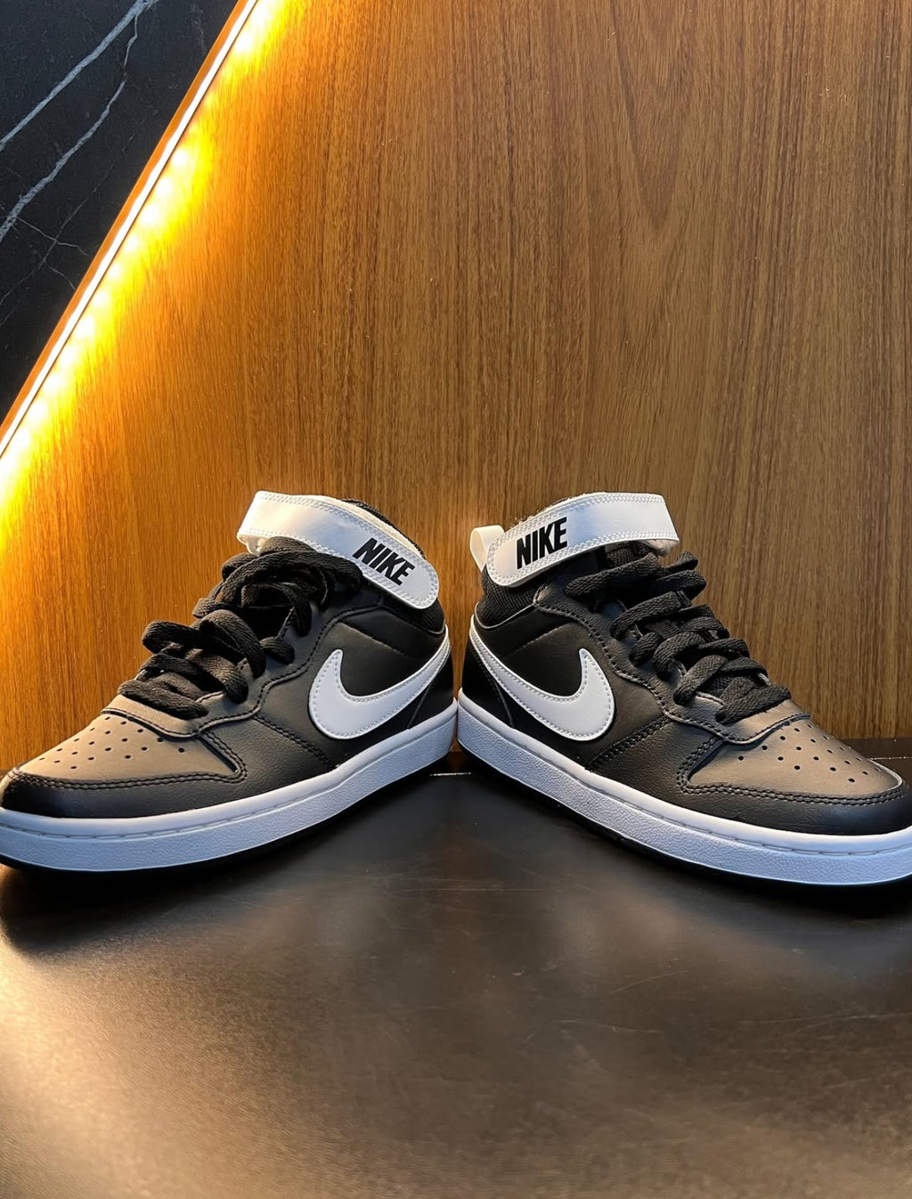 Tênis Nike Court Borough Mid