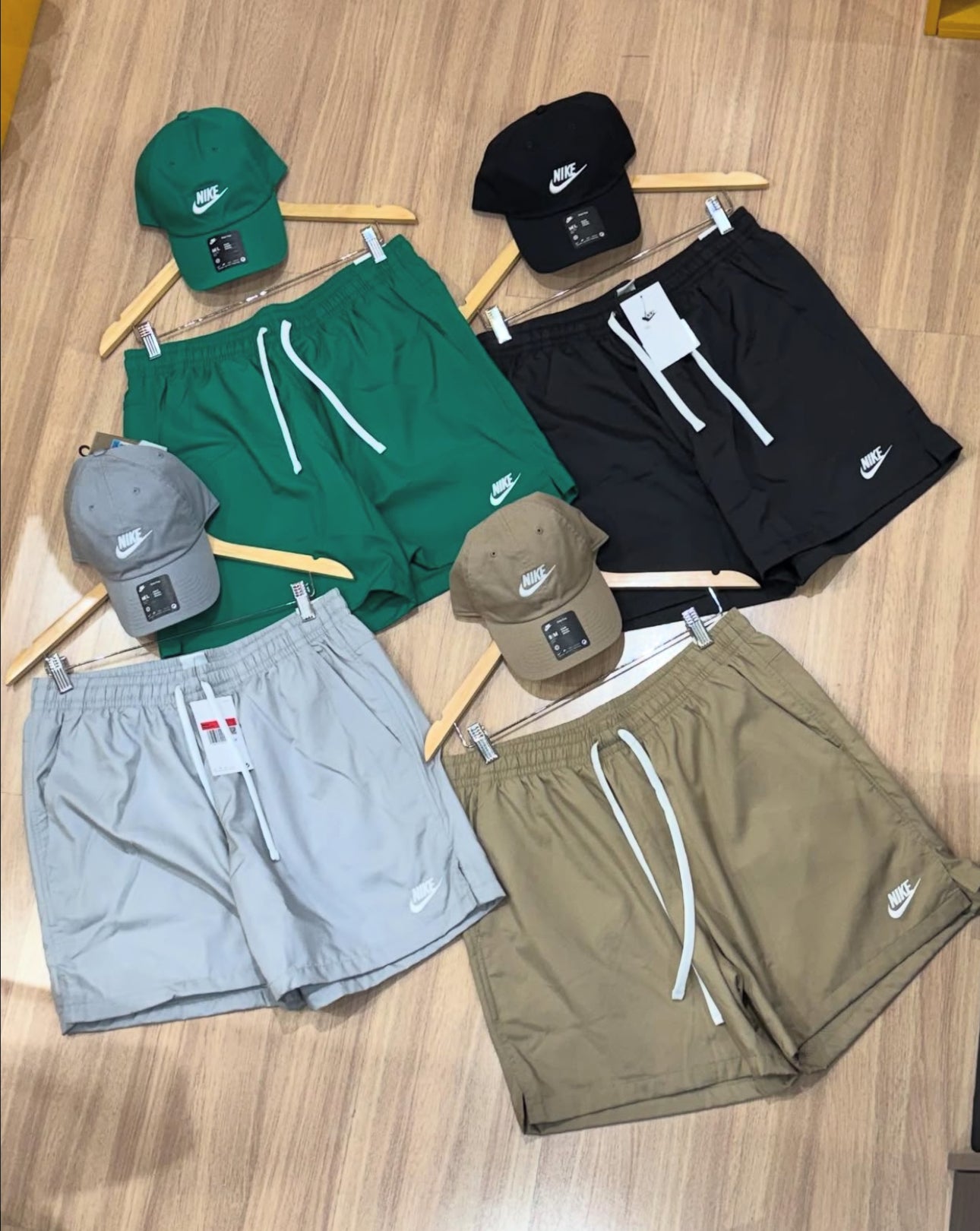 Kit Verão 4 Shorts + 4 Bonés Nike Club