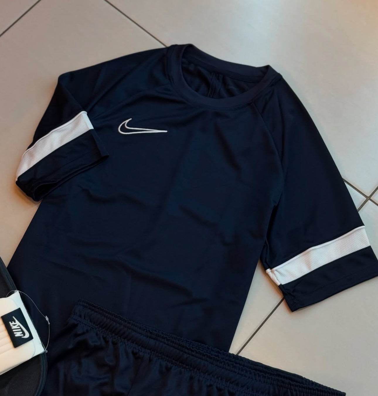 Conjunto Nike DRI-FIT Academy + Slide Nk