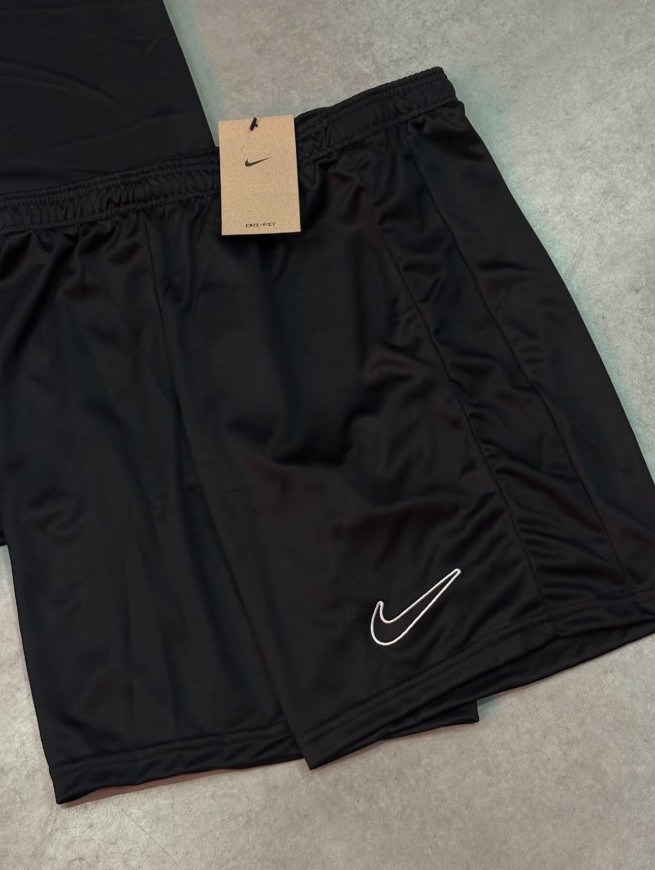 Kit completo Nike Academy + Chinelo Victori One