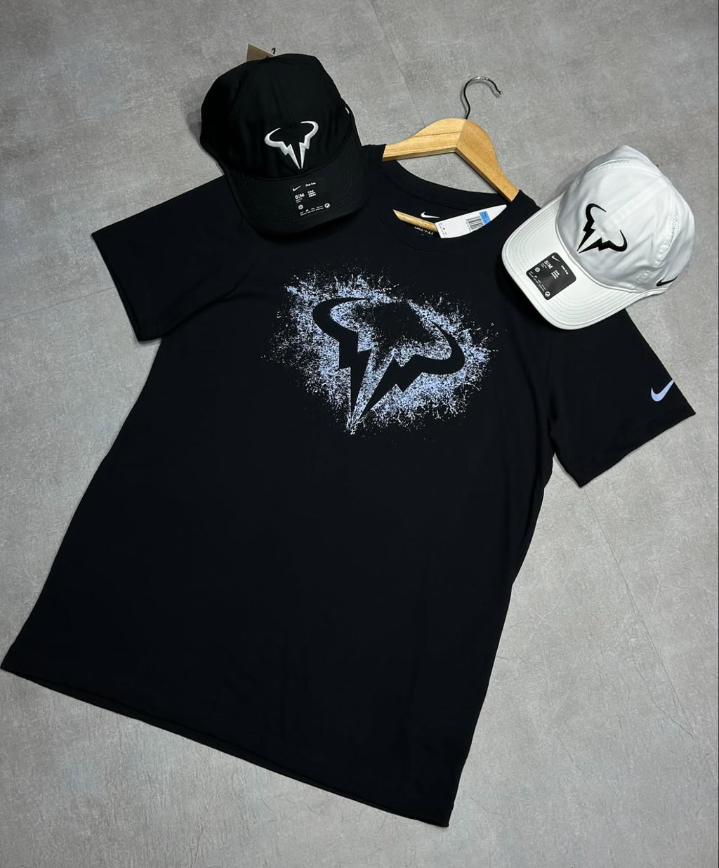 Camisa Nike Nadal + 2 bonés Nadal